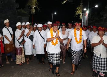 Apresiasi Bupati Sanjaya atas Karya Pemelaspasan di Desa Adat Dharma Kesatria Lumajang