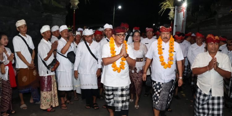 Apresiasi Bupati Sanjaya atas Karya Pemelaspasan di Desa Adat Dharma Kesatria Lumajang