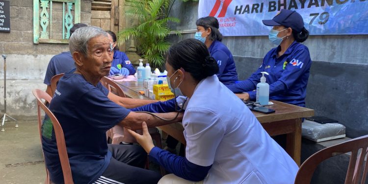 Sentuhan Kemanusiaan di Hari Bhayangkara ke-79, Bakti Kesehatan untuk Warga Rentan Tabanan