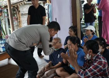 Sentuhan Kasih di Hari Minggu Kapolres Tabanan Peduli di Yayasan Tapasya Stroke Center