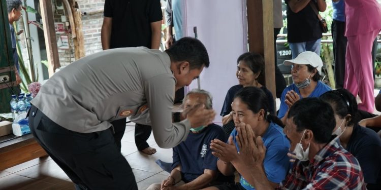 Sentuhan Kasih di Hari Minggu Kapolres Tabanan Peduli di Yayasan Tapasya Stroke Center