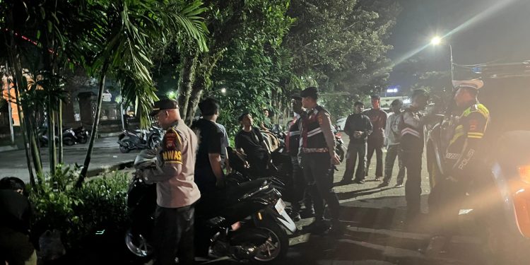 Polres Tabanan Tingkatkan Patroli Cahaya Biru, Warga Apresiasi Kehadiran Polisi di Keramaian