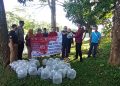 Bhabinkamtibmas Desa Timpag Ikuti Penebaran 10000 Benih Ikan Nila di Bendungan Telaga Tunjung