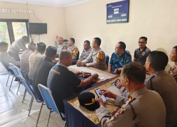 Anggota Polsek Kerambitan Ikuti Binrohtal Hindu secara Virtual dari Polda Bali