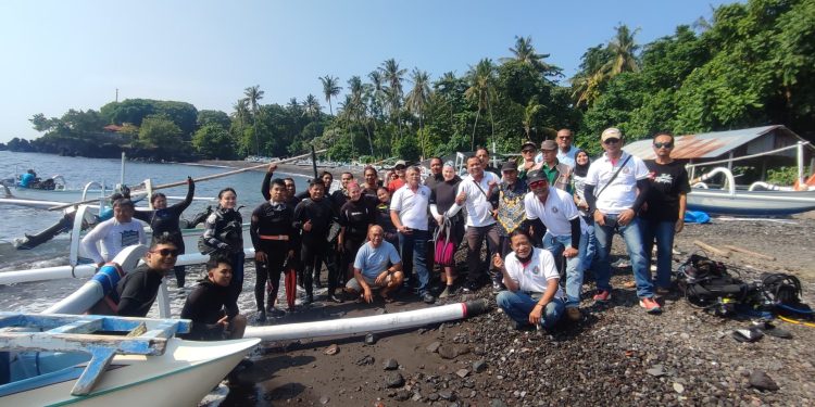 TANI MERDEKA dan Jaladharma Diving Club Tanam Terumbu Karang di Tulamben Satu Karang Seribu Harapan