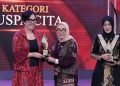 Anugerah Puspa Cita Diterima Oleh Ny. Rai Wahyuni Sanjaya Di Panggung Nasional