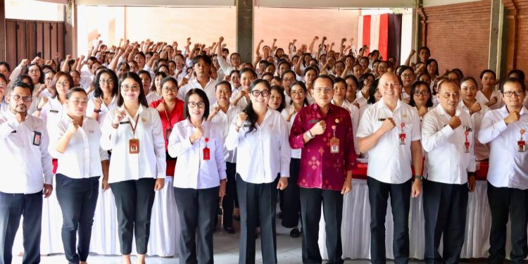 Sosialisasi 6 SPM Posyandu untuk Masyarakat Tabanan oleh Ny. Rai Wahyuni Sanjaya