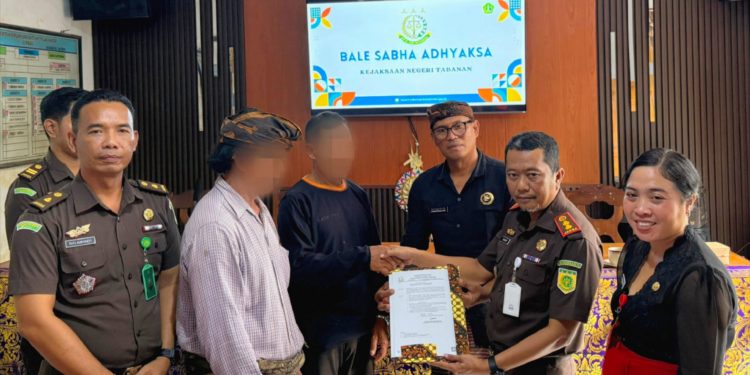 Mediasi Permasalahan Warga Desa Antapan oleh Kejaksaan Negeri Tabanan di Bale Sabha Adhyaksa