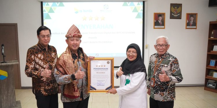Apresiasi Digitalisasi Pelayanan Kesehatan, Penghargaan untuk RS Bunda Palembang dari Direktur TI