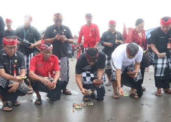Bupati Sanjaya Ajak Pegawai dan Masyarakat Jaga Alam Pertiwi di Tabanan