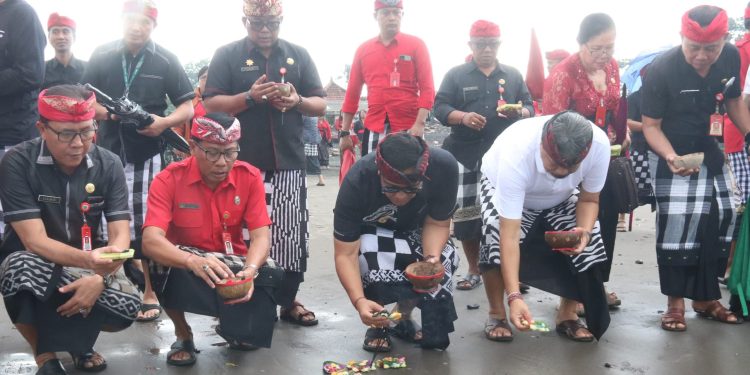 Bupati Sanjaya Ajak Pegawai dan Masyarakat Jaga Alam Pertiwi di Tabanan