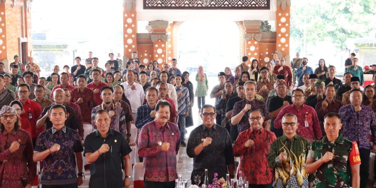 Lepas Sambut Dandim 1619 Tabanan, Letkol Inf Taufiq Hasan Serahkan Tongkat Komando ke Letkol Inf Tri Tanjung Danarjati