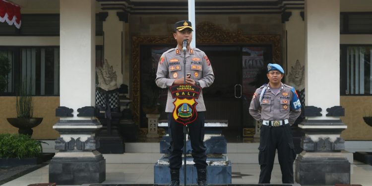 Suasana Haru di Apel Jam Pimpinan Polres Tabanan dengan Pesan Perpisahan Penuh Makna