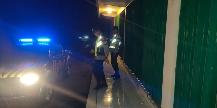 Patroli Blue Light Polsek Penebel Jaga Keamanan Malam untuk Tidur Nyenyak Warga