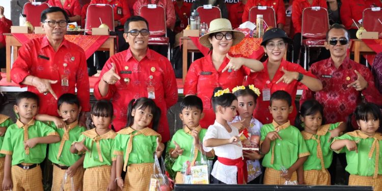 Fokus Pertanian dan Cegah Stunting, Bupati Bersama Ketua TP PKK di Desa Mambang Tabanan
