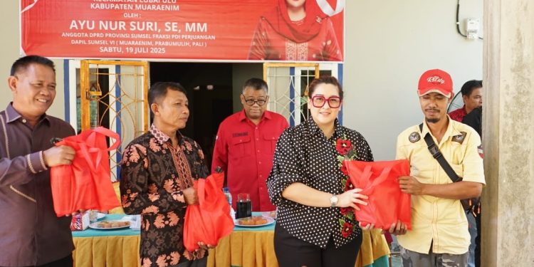 Dorong Perhutanan Sosial, Petani Muara Enim Terima Bantuan Pertanian