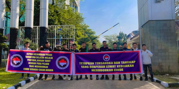 Mahasiswa Demo di Depan Kantor Kejati Sumsel Desak Penegakan Hukum Kasus Pembongkaran Pasar Cinde