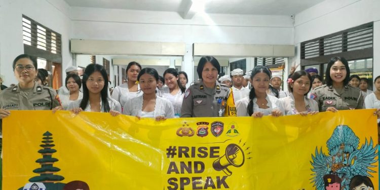 Edukasi Tertib Lalu Lintas dan Kamtibmas untuk Siswa SMK Pariwisata oleh Polwan Tabanan
