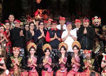 Dukungan Penuh Bupati Sanjaya dan Istri untuk Duta Gong Kebyar Dewasa Tabanan di PKB XLVII 2025
