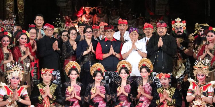 Dukungan Penuh Bupati Sanjaya dan Istri untuk Duta Gong Kebyar Dewasa Tabanan di PKB XLVII 2025
