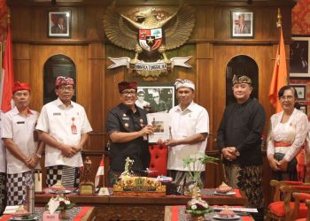 Audiensi Bawaslu Tabanan dengan Bupati untuk Perkuat Kolaborasi Demokrasi
