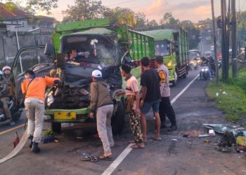 Tabrakan Beruntun di Tanjakan: Dua Luka dan Tiga Kendaraan Ringsek