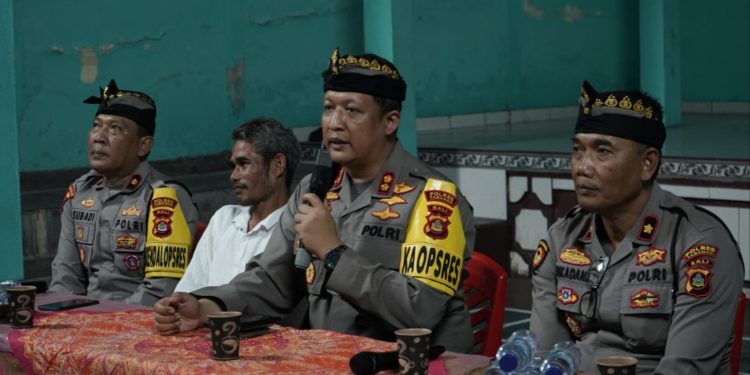 Pererat Hubungan dengan Warga, Kapolres Gelar Jumat Curhat di Banjar Anyar