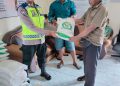 Kawal Penyaluran 378 Sak Beras Bulog di Desa Munduk Temu Tabanan oleh Bhabinkamtibmas