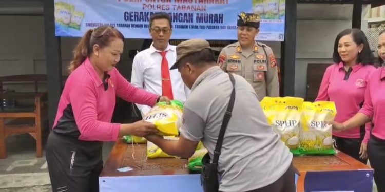 Beras Murah Habis dalam 30 Menit, Gerakan Pangan Murah Polsek Seltim Ramai Direspons Warga