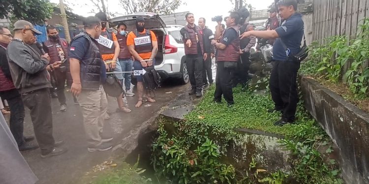 Rekonstruksi Penembakan WN Australia: Tukar Mobil, Buang Tas, dan Kabur ke Surabaya