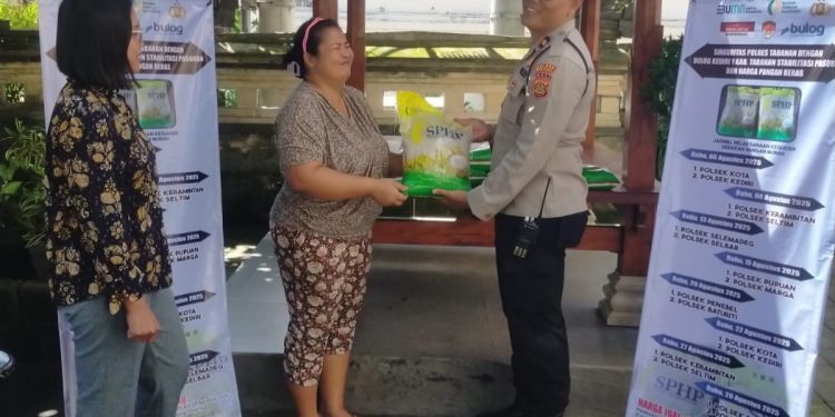 Cegah Kelangkaan dan Stabilkan Harga, Kapolsek Kediri Adakan Bazaar Beras Murah